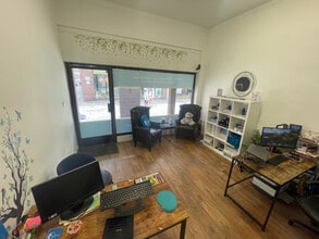 18-20 Saxon Sq, Christchurch to rent Interior Photo- Image 1 of 3