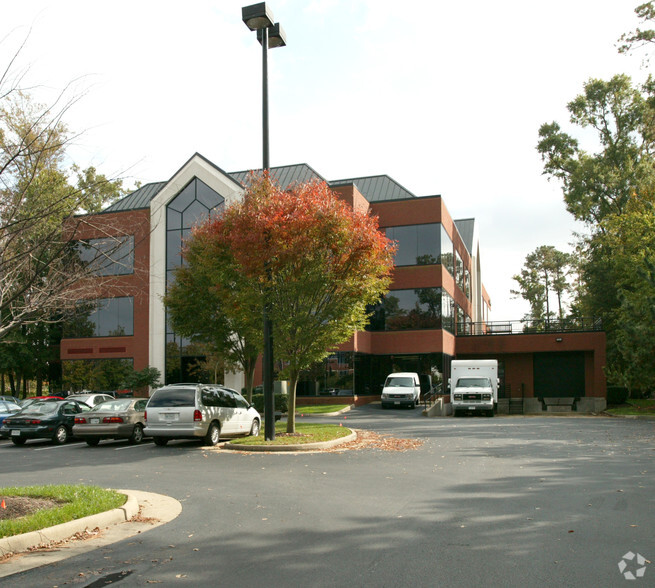 111 Cybernetics Way, Yorktown, VA for rent - Building Photo - Image 3 of 23