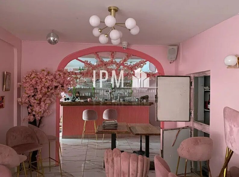Retail in Toulon to rent - Building Photo - Image 1 of 7