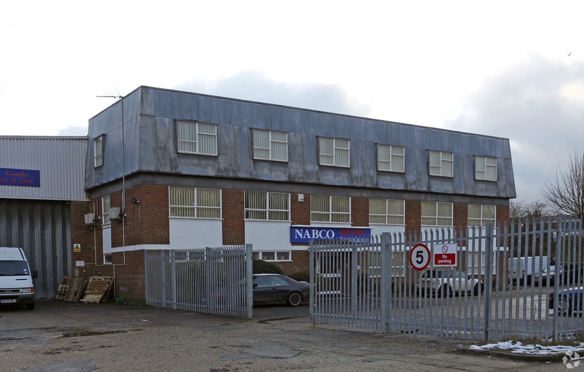 Ashley Rd, St Albans to rent Primary Photo- Image 1 of 5