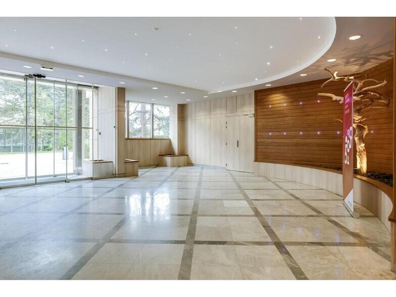Office in Vélizy-Villacoublay to rent - Lobby - Image 3 of 10
