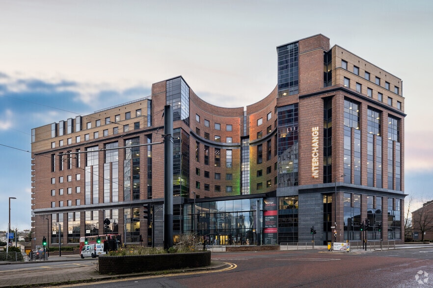 81-85 Station Rd, Croydon to rent - Building Photo - Image 2 of 5