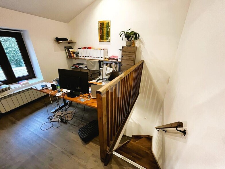 Office in Viry-Châtillon to rent - Building Photo - Image 3 of 9
