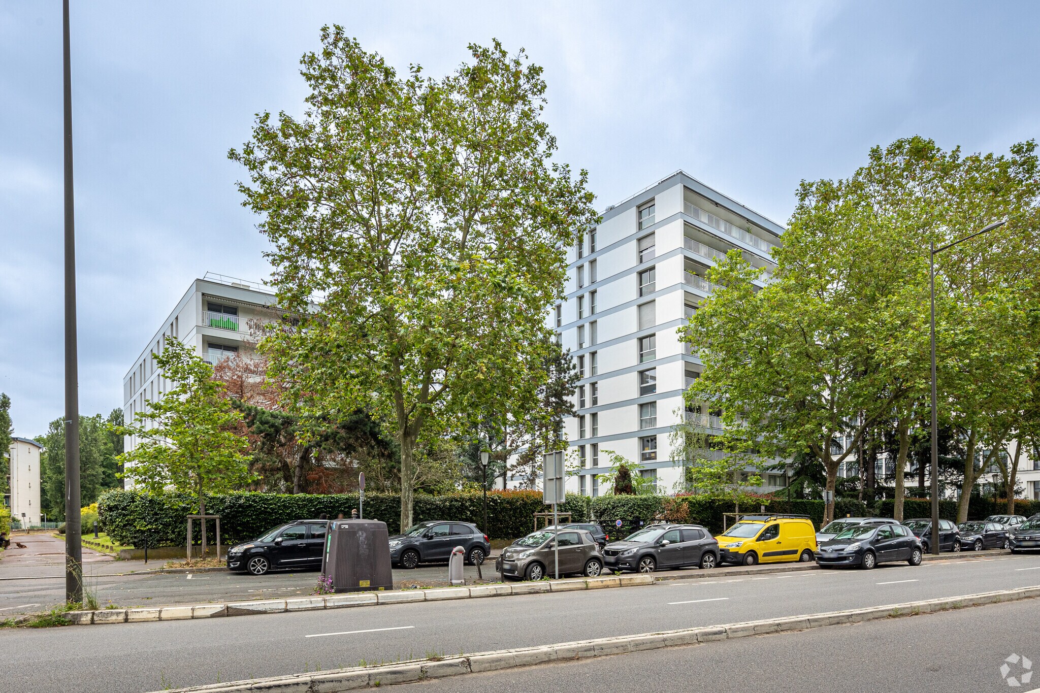 49 QUAI ALPHONSE LE GALLO portfolio of 8 properties for sale on LoopNet.co.uk Primary Photo- Image 1 of 2