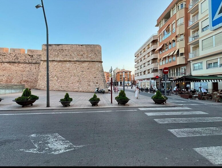 Retail in Santa Pola, Alicante to rent - Building Photo - Image 2 of 2