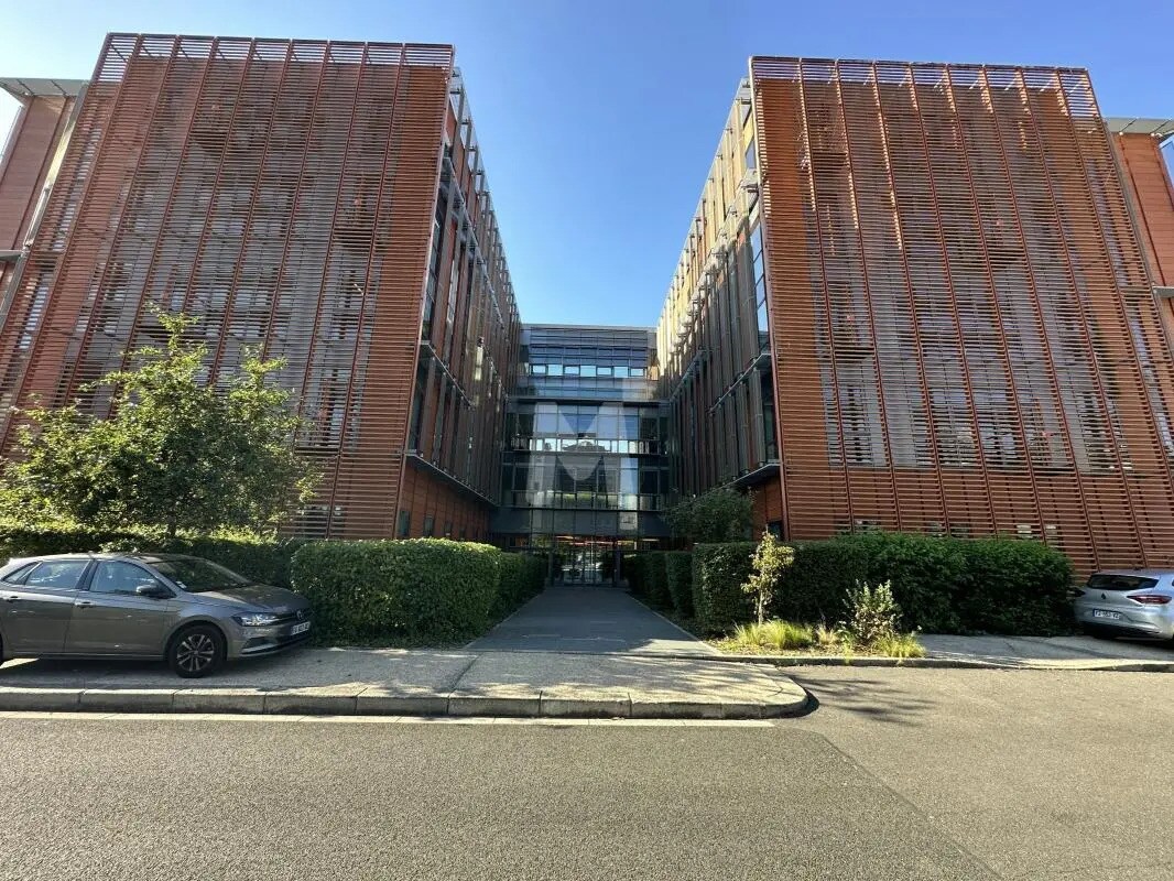 Office in Chevilly-Larue to rent Building Photo- Image 1 of 7