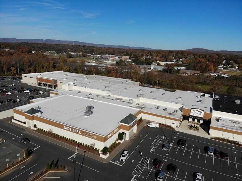 388 Frederick St, Mount Airy, NC for rent - Building Photo - Image 3 of 14