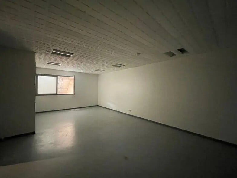 Light Industrial in Villeurbanne to rent - Interior Photo - Image 3 of 6