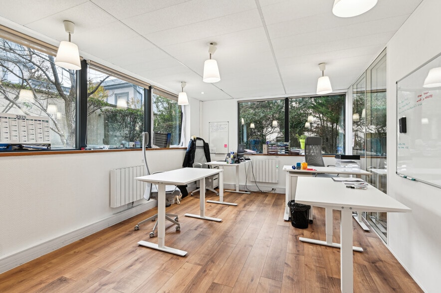 Office in Boulogne-Billancourt to rent - Primary Photo - Image 1 of 6