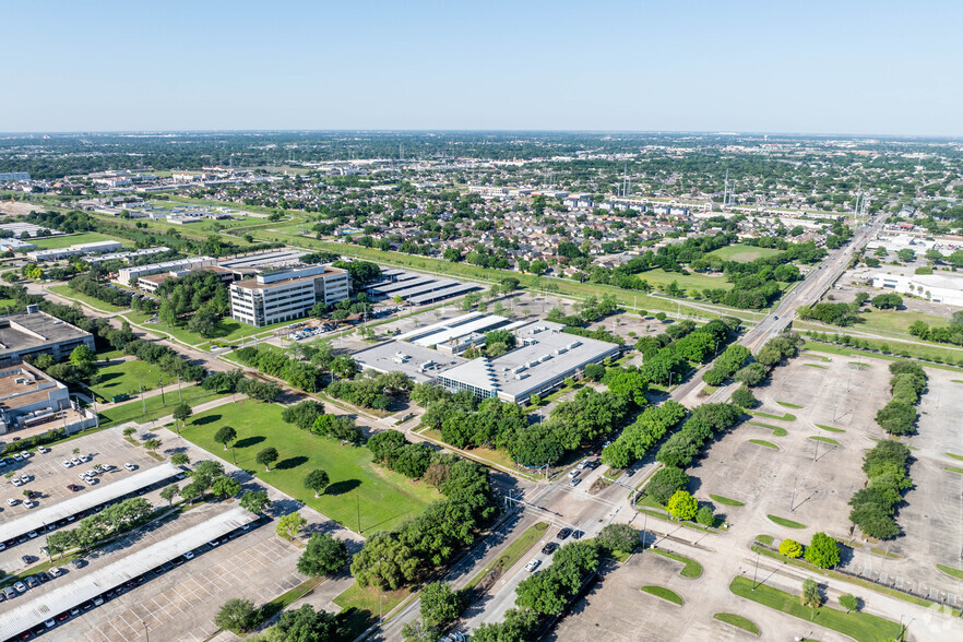 5800 N Course Dr, Houston, TX for sale - Aerial - Image 2 of 5