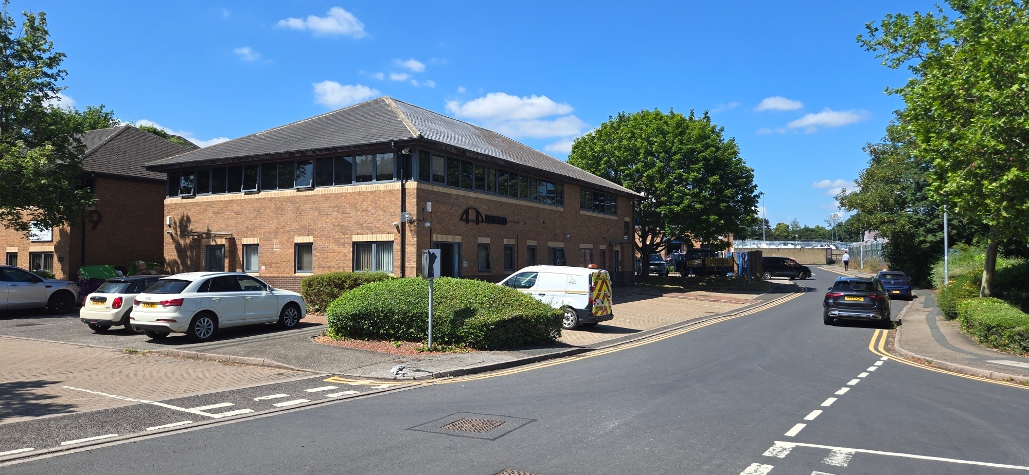 10-11 Royds Hall Rd, Leeds to rent Building Photo- Image 1 of 8