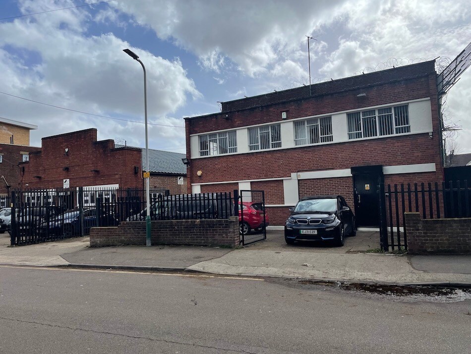 Spring Gdns, Romford for sale Building Photo- Image 1 of 1