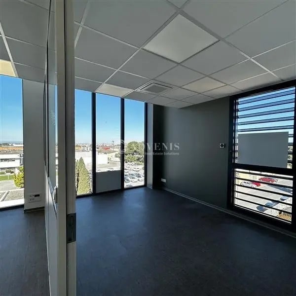 Location Bureaux 150 m² - Photo 1