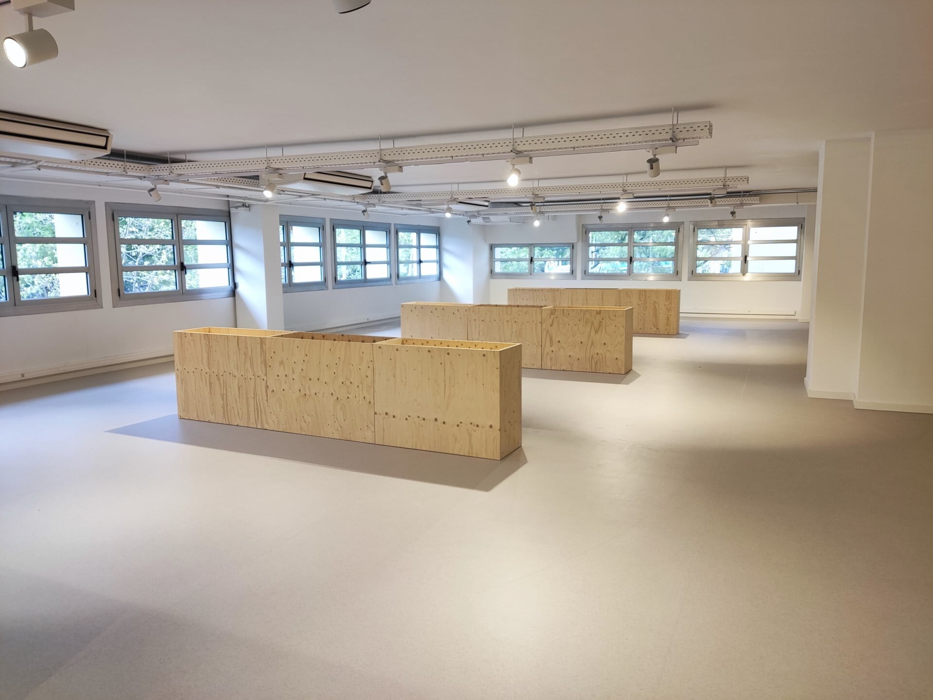 Office in Esplugues de Llobregat, Barcelona to rent Interior Photo- Image 1 of 2