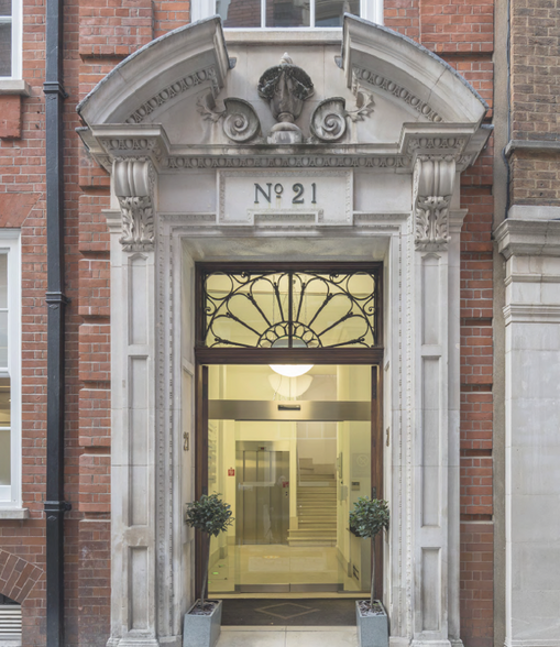 20 Ironmonger Ln, London to rent - Building Photo - Image 3 of 26