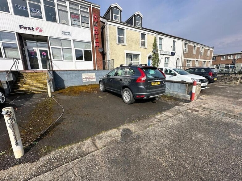 9-10 London Rd, Neath to rent - Building Photo - Image 2 of 3