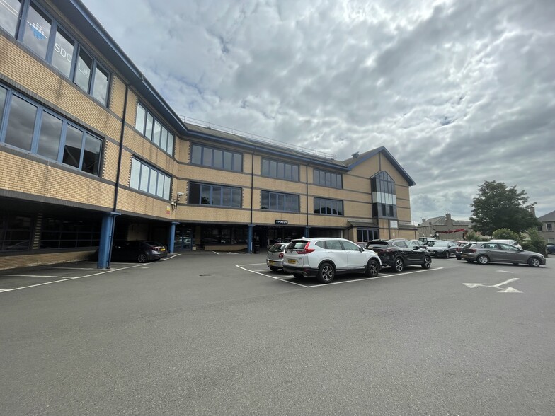 600 Gorgie Rd, Edinburgh to rent - Building Photo - Image 2 of 5