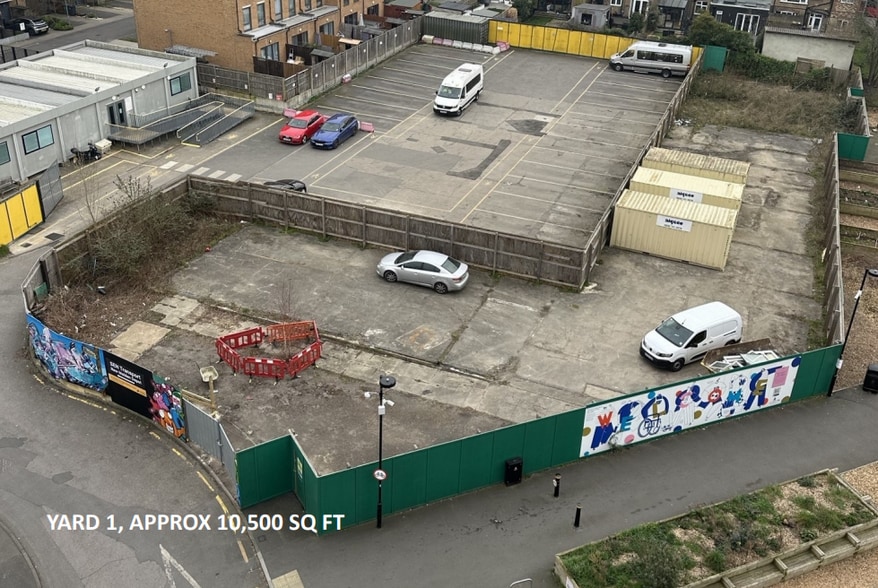 Cocks Crescent, New Malden to rent - Building Photo - Image 1 of 1