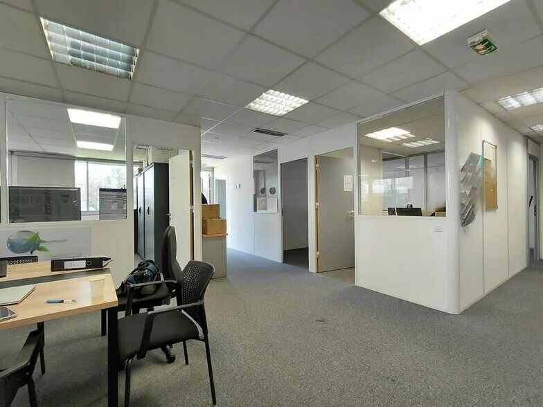 Office in Saint-Jean-de-Védas to rent - Building Photo - Image 3 of 9