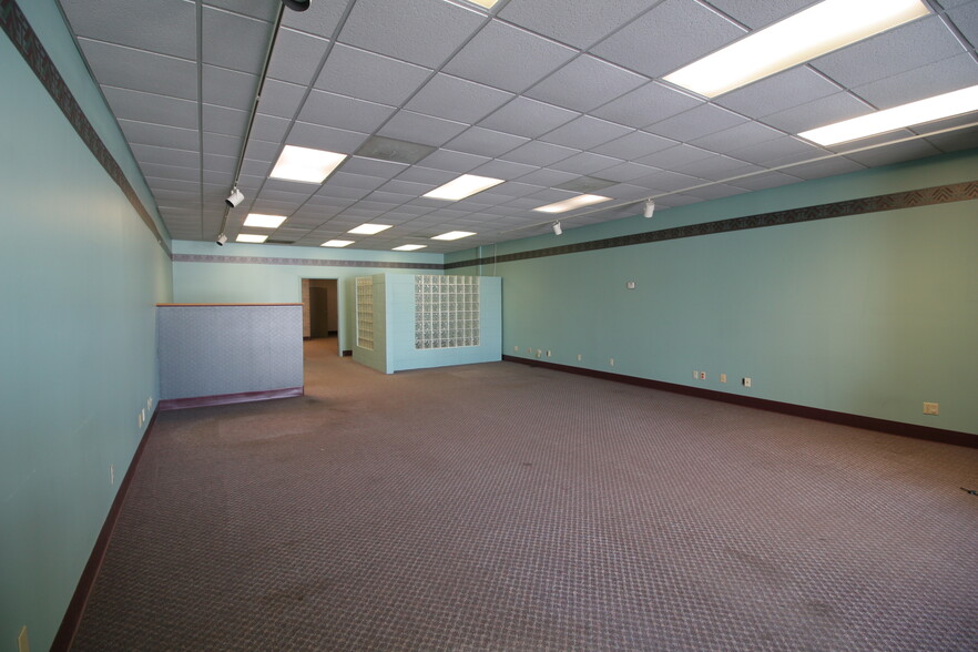 1001 N Western Ave, Marion, IN for rent - Interior Photo - Image 3 of 9