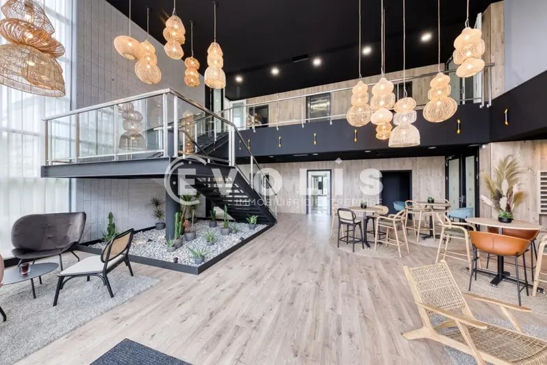 Office in Serris to rent Building Photo- Image 1 of 18