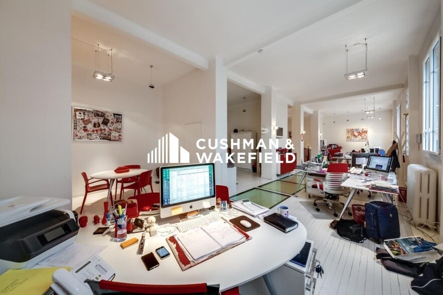 Office in Neuilly-sur-Seine to rent - Interior Photo - Image 2 of 12