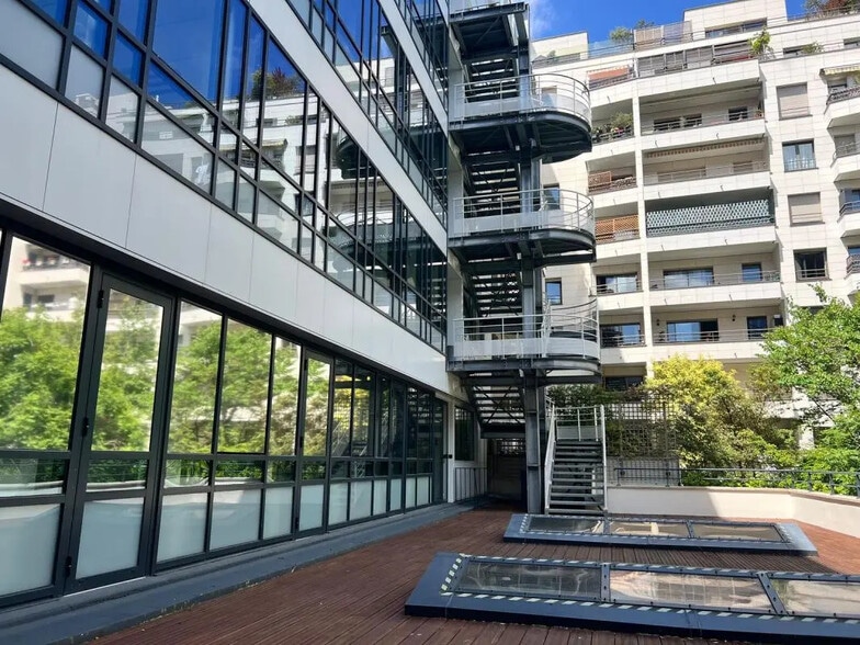 100-102 Rue De Villiers, Levallois-Perret to rent - Building Photo - Image 2 of 7