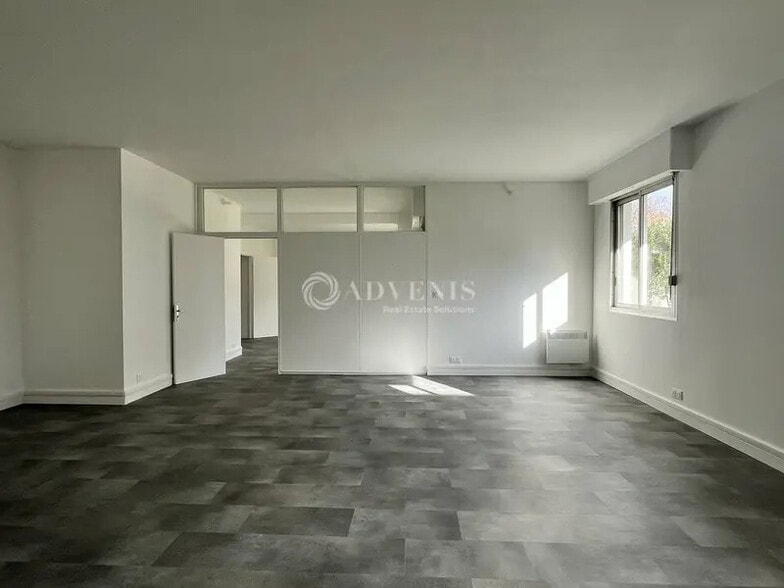 Office in Clamart to rent - Interior Photo - Image 1 of 10