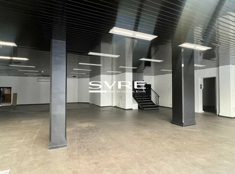 Retail in Marseille to rent - Interior Photo - Image 2 of 6