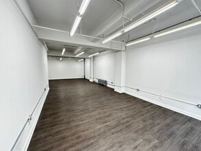 325 W 38th St, New York, NY to rent Interior Photo- Image 1 of 6