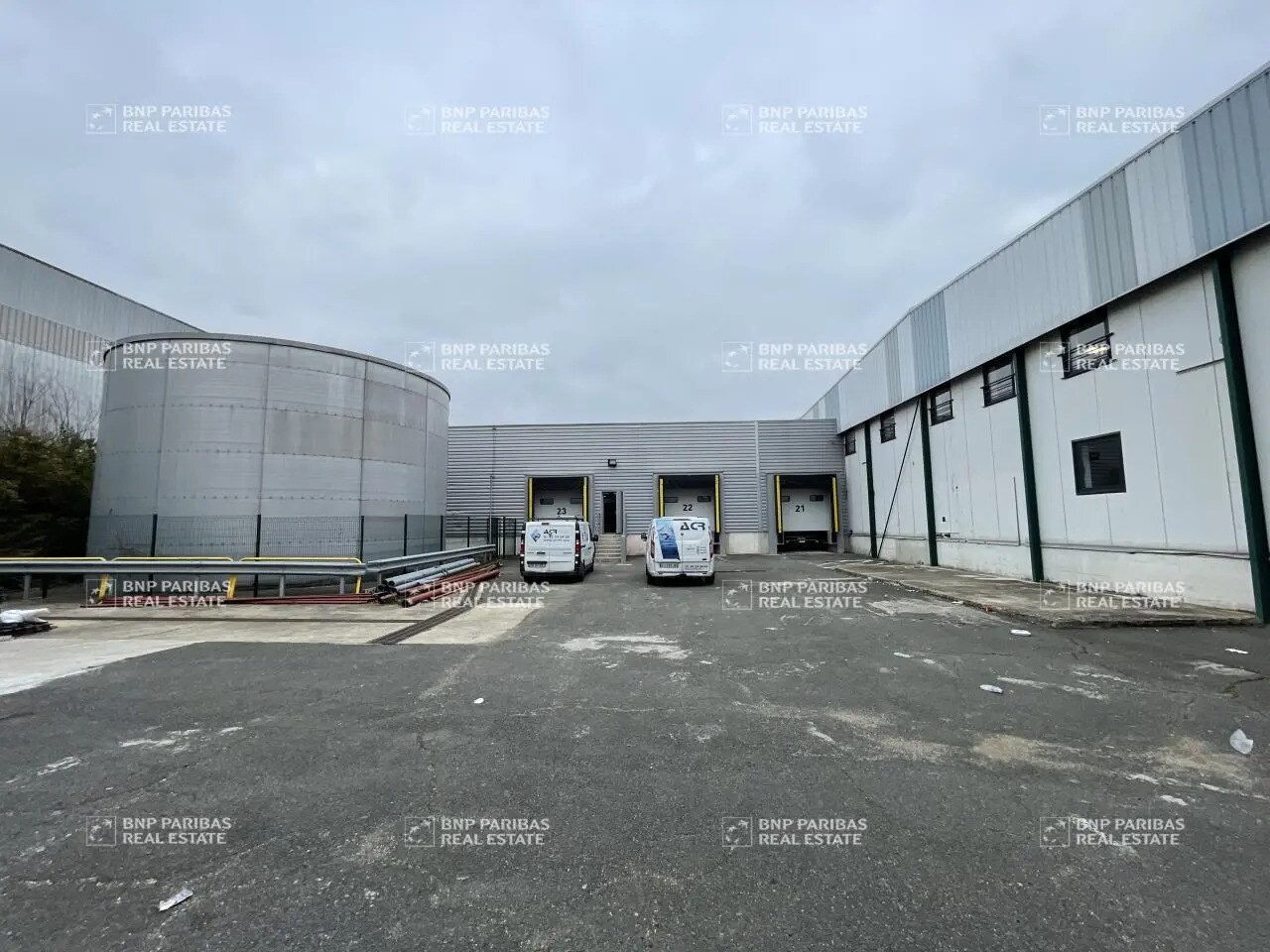 Industrial in Thiais to rent Building Photo- Image 1 of 17