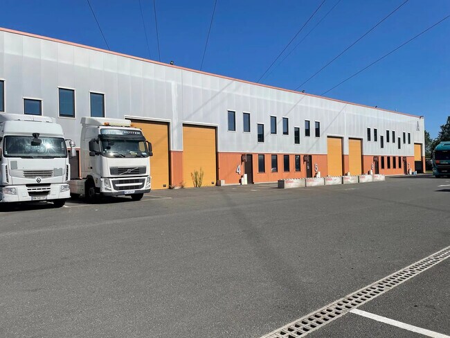 Location Local d'activités 424 m² à 1 285 m²