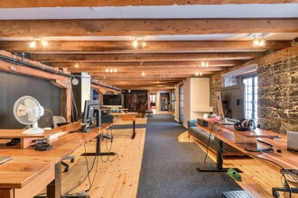 300 Pl D'youville, Montréal, QC to rent Building Photo- Image 1 of 10