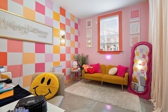 7185 Manchester Rd, Maplewood, MO to rent Interior Photo- Image 2 of 3