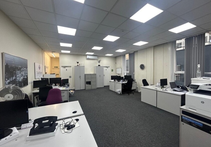 10 Bond St, Leeds to rent - Interior Photo - Image 3 of 5