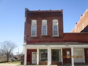 109-111 N Gex St, La Plata, MO for sale Primary Photo- Image 1 of 1