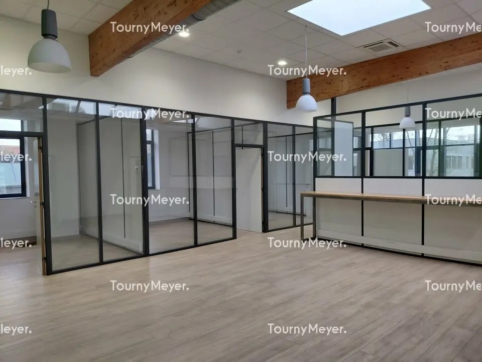 Location Bureaux 250 m² - Photo 1