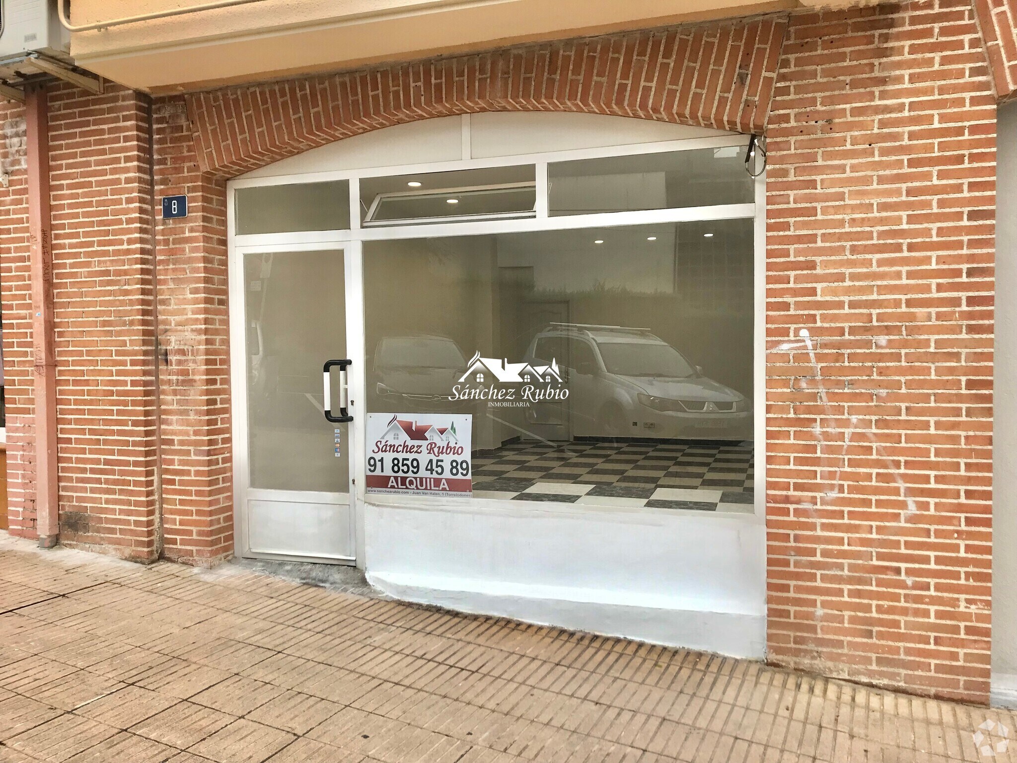 Retail in Torrelodones, Madrid to rent Interior Photo- Image 1 of 2