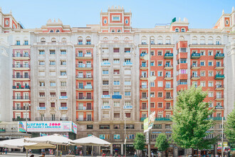 Calle Gran Vía, 57, Madrid, Madrid for rent Primary Photo- Image 1 of 11