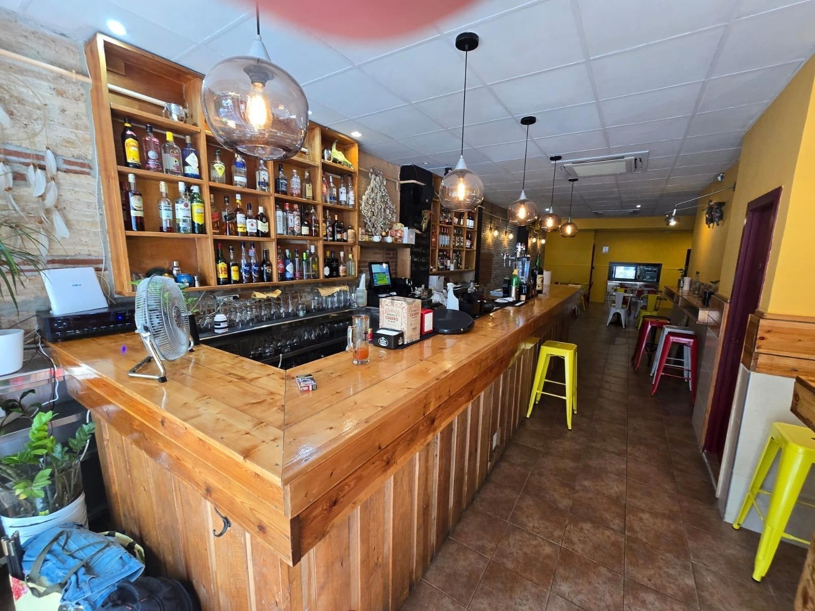 Retail in Barcelona, Barcelona to rent Interior Photo- Image 1 of 9