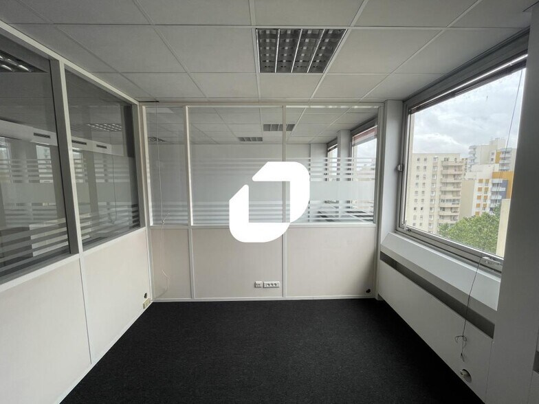 Office in Créteil to rent - Interior Photo - Image 2 of 8