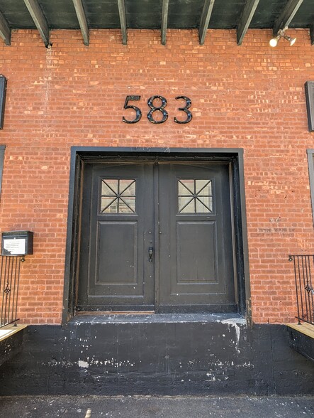 583 Pacific St, Stamford, CT for sale - Building Photo - Image 1 of 1