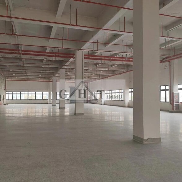 Industrial in Aulnay-sous-Bois for sale - Interior Photo - Image 2 of 2