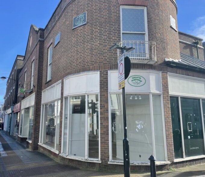 32-39 High St, Newport to rent - Building Photo - Image 3 of 4