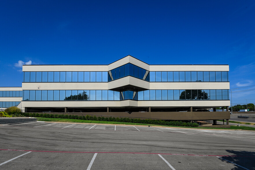 6600 Lyndon B Johnson Fwy, Dallas, TX for rent - Building Photo - Image 2 of 12