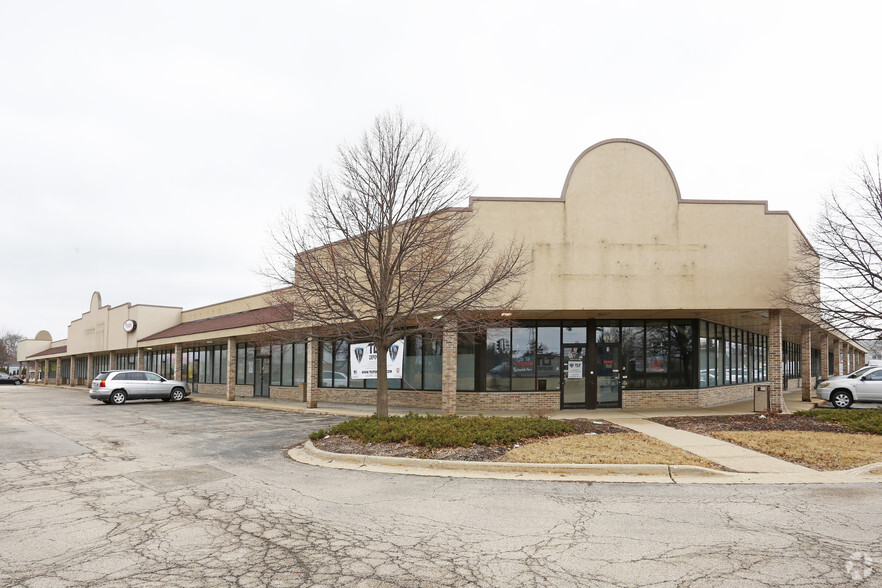 800-826 S McLean Blvd, Elgin, IL for rent - Building Photo - Image 2 of 3