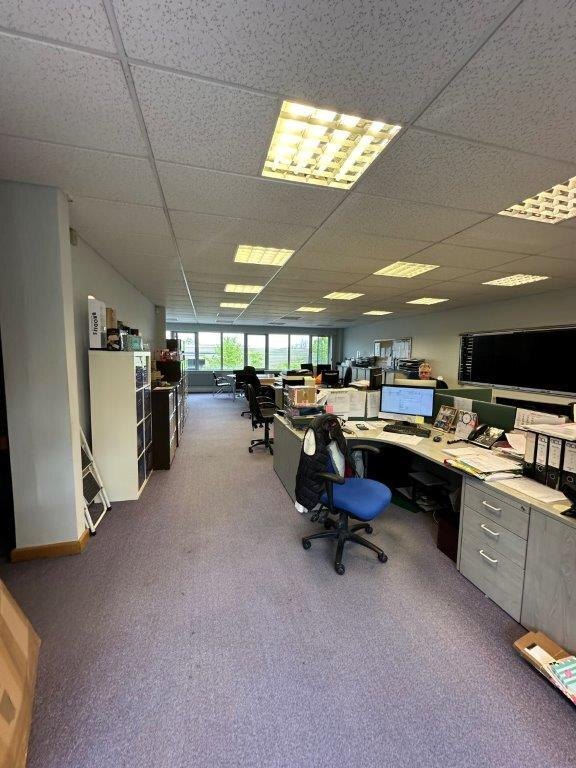 Hook Rise S, Surbiton to rent Interior Photo- Image 1 of 4