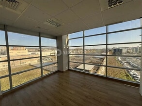 30 Avenue Carnot, Massy to rent Interior Photo- Image 2 of 8