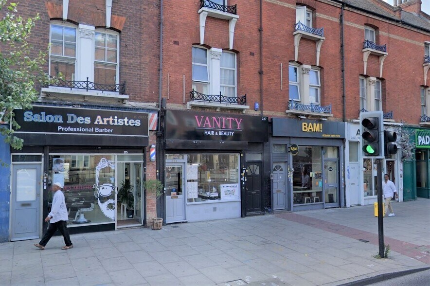 227-227A Holloway Rd, London to rent - Building Photo - Image 3 of 6