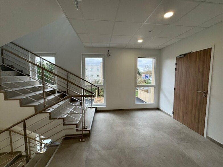 Office in Villefranche-sur-Saône for sale - Interior Photo - Image 3 of 3